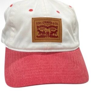 Levi’s Women’s Baseball fitted Cap with leather logo patch. NWOT